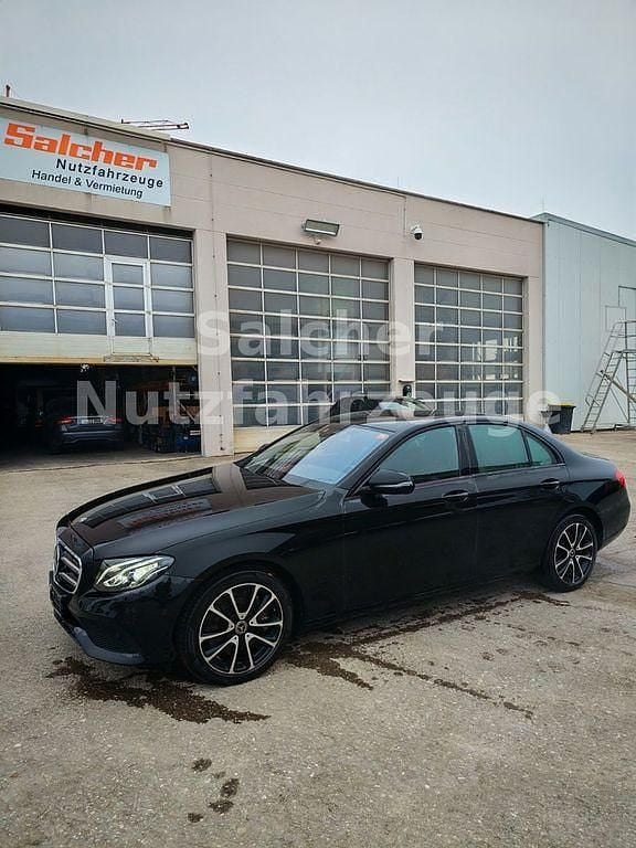 Schwarz Gebraucht 2019 Mercedes E400 Limousine | 24.990 € (Fairer Preis) - Bild 1/4