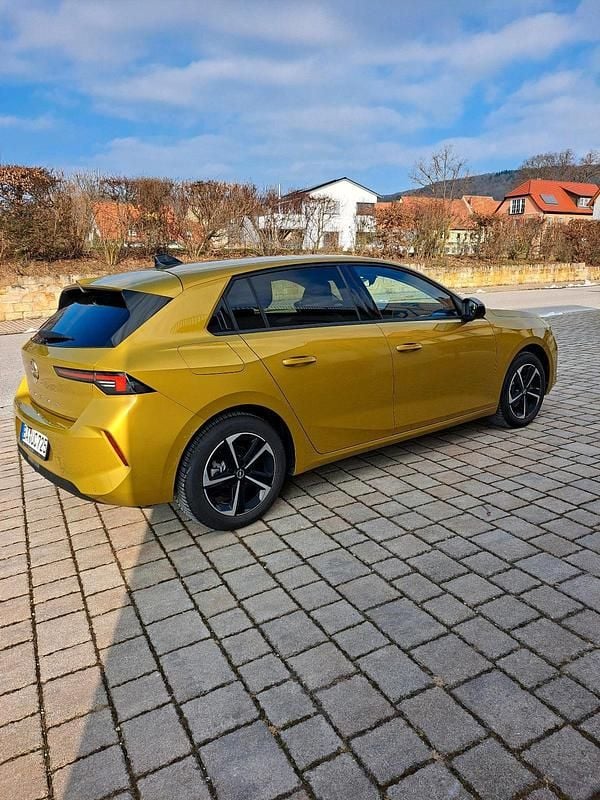 Gebraucht Opel Astra 110 PS (80 kW) 2024 Gold Limousine