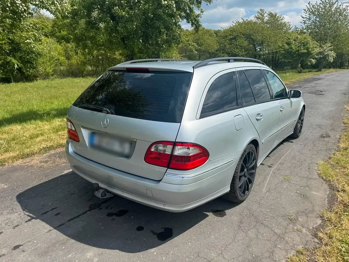 Używany Mercedes E280 190 KM (139 kW) 2005 Srebrny Kombi