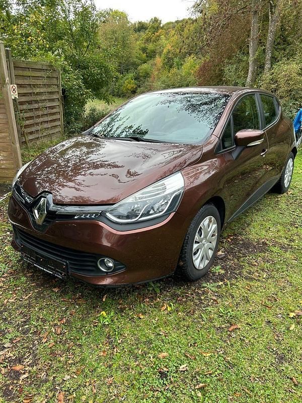 Braun Gebraucht 2013 Renault Clio IV Dynamique Kleinwagen | 6.780 € (Fairer Preis) - Bild 1/4