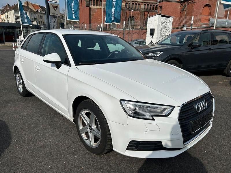 Gebraucht Audi A3 150 PS (110 kW) 2019 Weiß Limousine