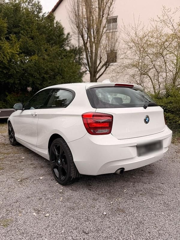 Gebraucht BMW 114 102 PS (75 kW) 2015 Weiß Kleinwagen