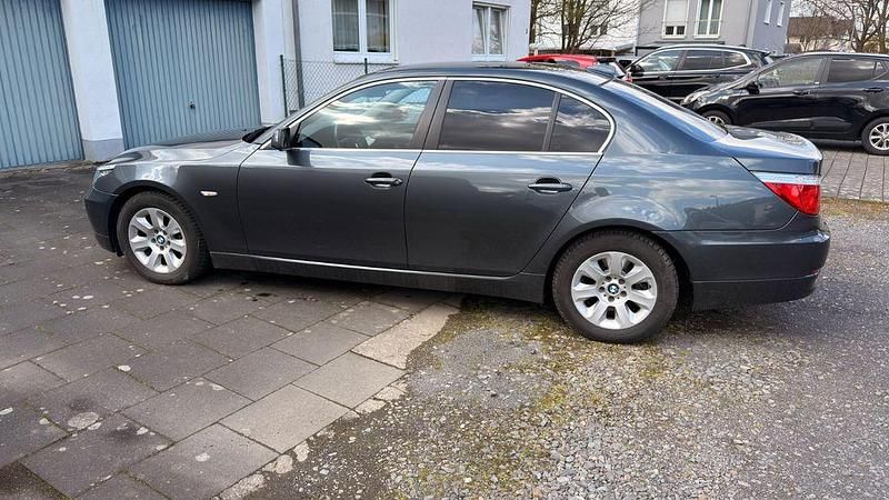 Gebraucht BMW 523 190 PS (139 kW) 2007 Grau Limousine