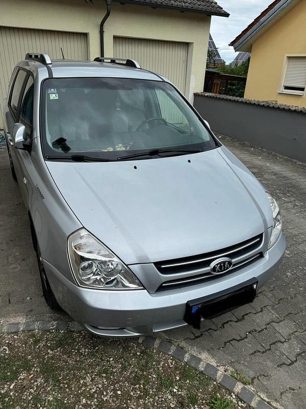 Silber Gebraucht 2007 Kia Carnival Van / Kleinbus | 6.250 € (Teuer) - Bild 1/4