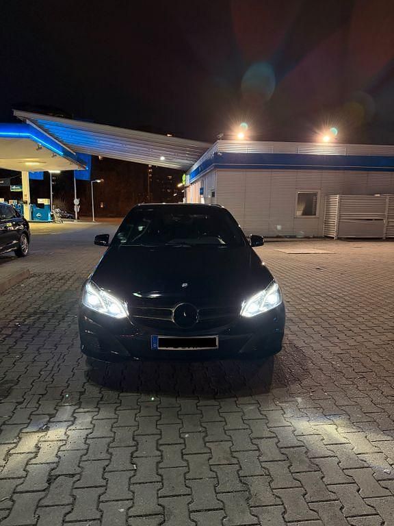 Gebraucht Mercedes E250 Avantgarde 204 PS (150 kW) 2014 Schwarz Limousine