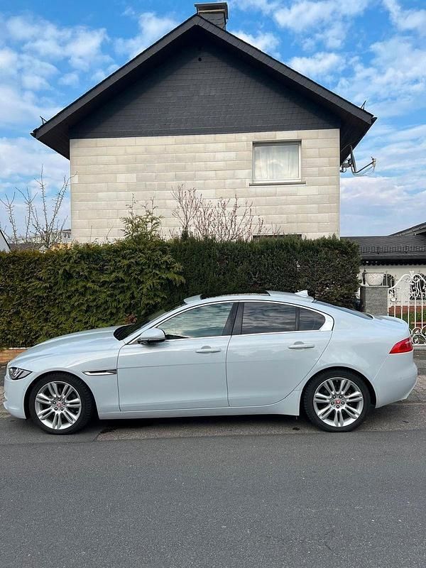 Gebraucht Jaguar XE 179 PS (131 kW) 2016 Weiß Limousine