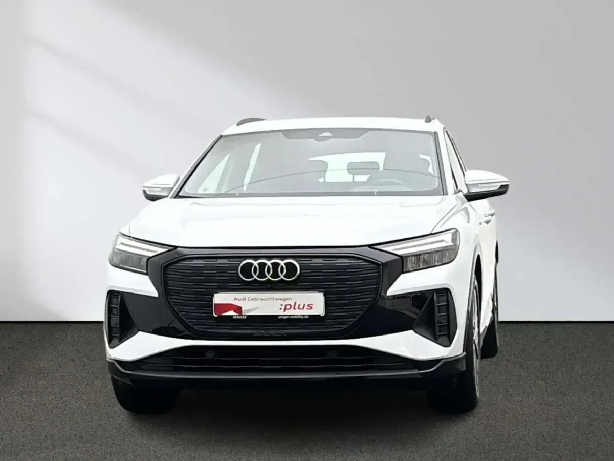 Gebraucht Audi Q4 e-tron Comfort 125 kW (170 PS) 2023 Gletscherweiß metallic SUV
