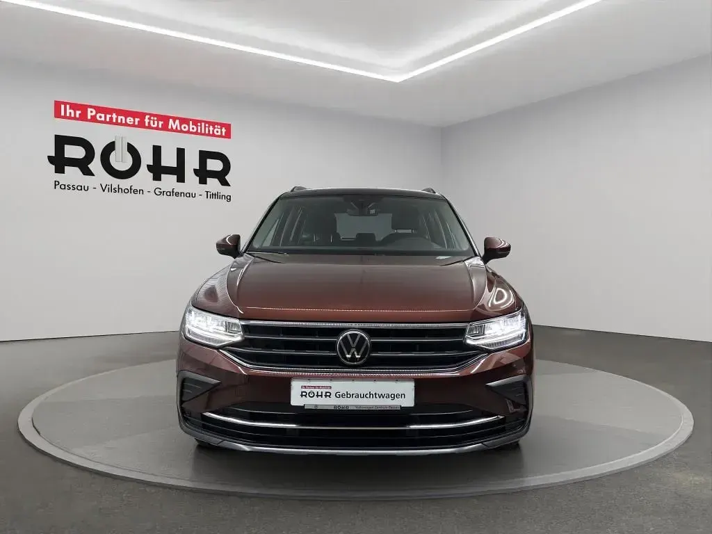Gebraucht VW Tiguan Life 150 PS (110 kW) 2023 Ginger brown metallic SUV