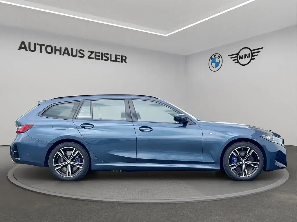 Gebraucht BMW 330 M Sport 184 PS (135 kW) 2025 Arctic race blue Kombi