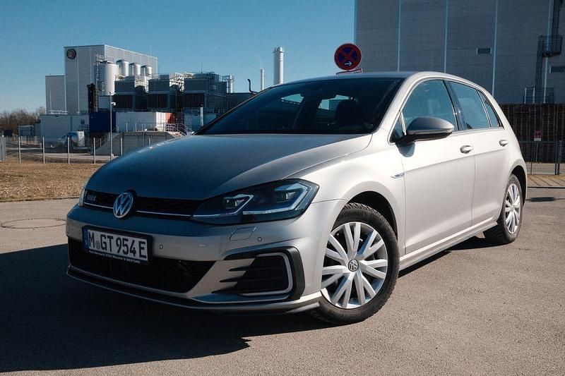 Gebraucht VW Golf VII GTE 150 PS (110 kW) 2019 Silber Limousine