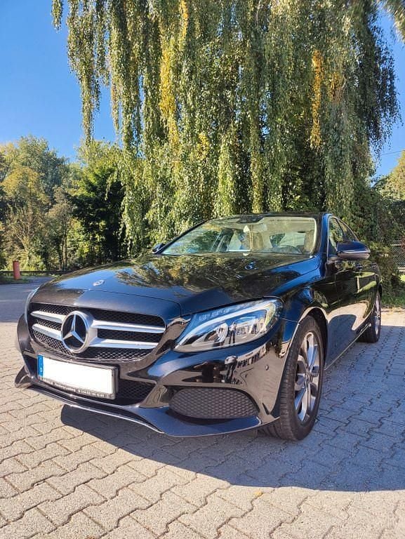 Schwarz Gebraucht 2018 Mercedes C180 Avantgarde Limousine | 21.800 € (Fairer Preis) - Bild 1/4