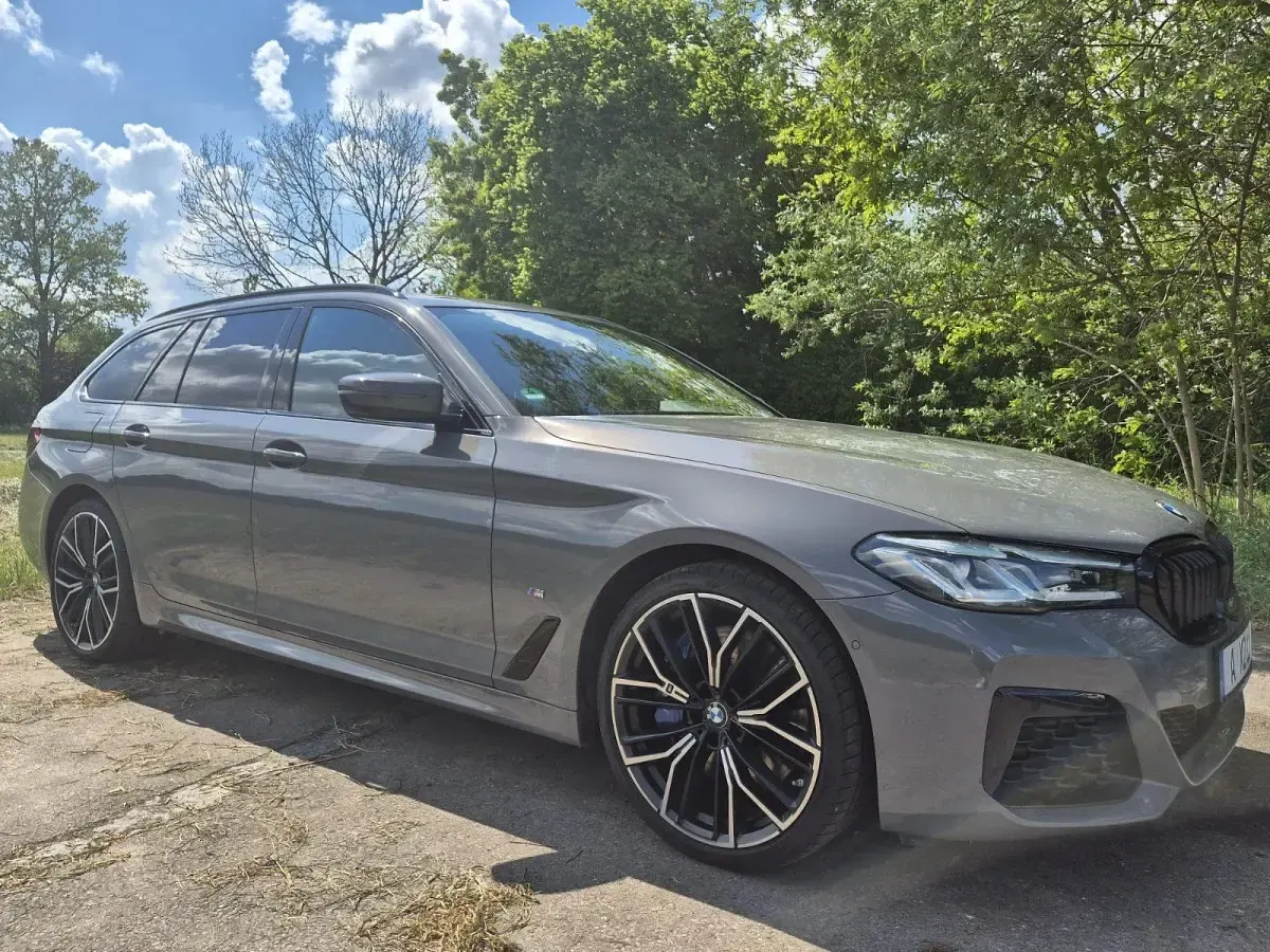 Gebraucht BMW 530 M Sport 286 PS (210 kW) 2022 Grau Kombi