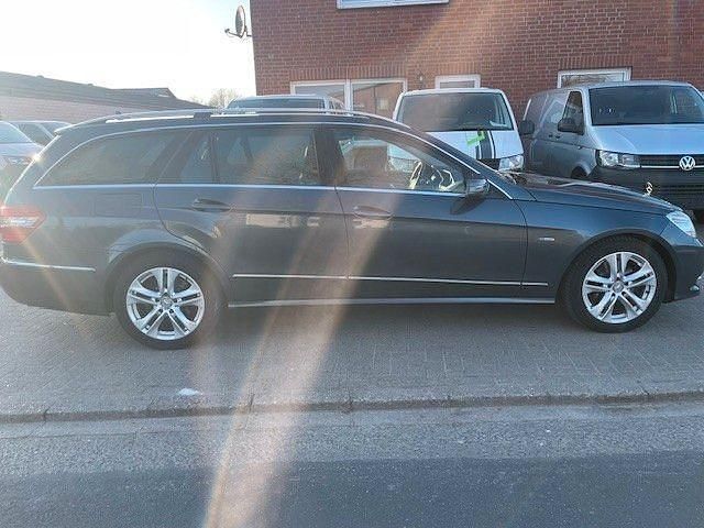 Gebraucht Mercedes E250 204 PS (150 kW) 2011 Grau Kombi