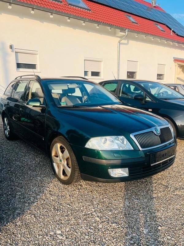 Grün Gebraucht 2005 Skoda Octavia Elegance Kombi | 4.500 € - Bild 1/4