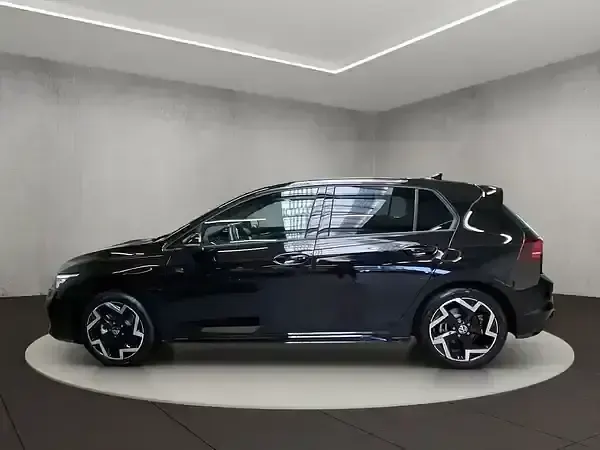Neu VW Golf VIII R 150 PS (110 kW) 2026 Grenadillschwarz metallic Limousine
