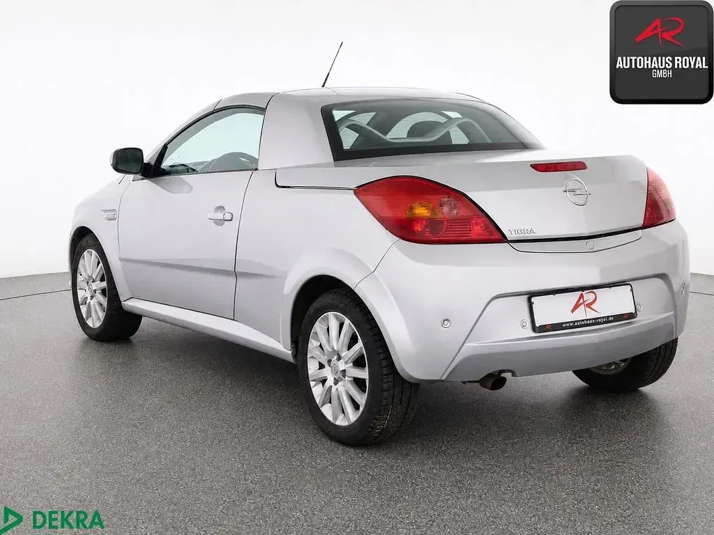 Gebraucht Opel Tigra 90 PS (66 kW) 2009 Starsilber iii m2 Cabrio