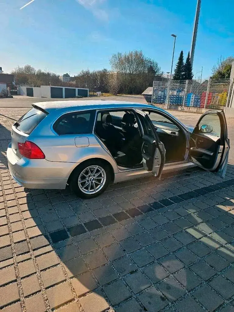 Gebraucht BMW 320 184 PS (135 kW) 2012 Silber Kombi