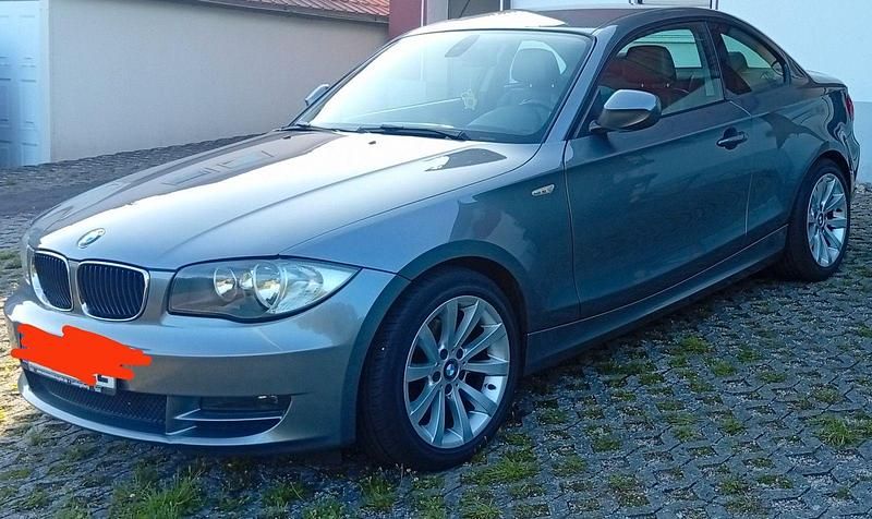 Grau Gebraucht 2010 BMW 120 Coupé Coupé | 4.799 € (Fairer Preis) - Bild 1/4