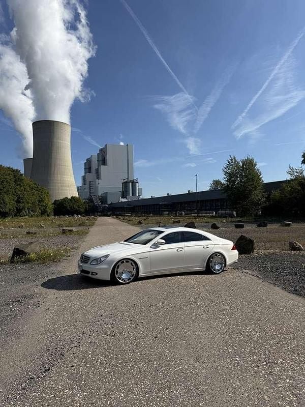 Weiß Gebraucht 2005 Mercedes CLS500 Limousine | 21.000 € - Bild 1/4