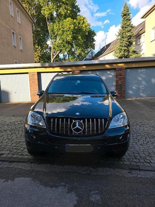 Schwarz Gebraucht 2006 Mercedes ML280 SUV | 6.300 € - Bild 1/4