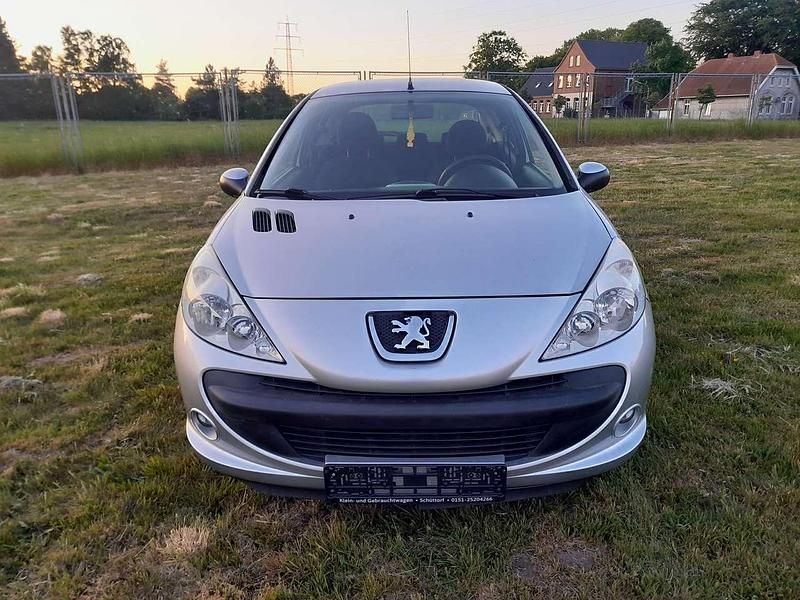 Gebraucht Peugeot 206 60 PS (44 kW) 2009 Silber Kleinwagen