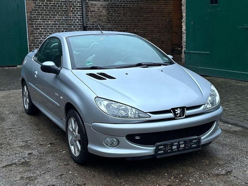 Silber Gebraucht 2007 Peugeot 206 CC Quiksilver Cabrio | 2.990 € (Teuer) - Bild 1/4