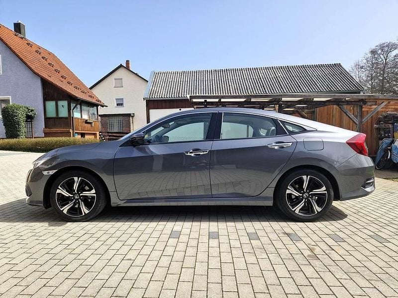 Grau Gebraucht 2017 Honda Civic Executive Limousine | 16.500 € (Fairer Preis) - Bild 1/4