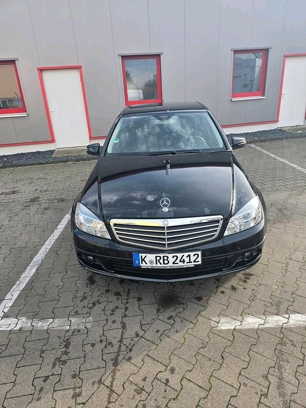 Schwarz Gebraucht 2009 Mercedes C220 Limousine | 5.800 € (Guter Preis) - Bild 1/4