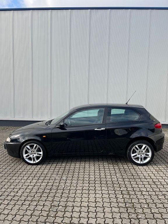Gebraucht Alfa Romeo 147 105 PS (77 kW) 2003 Schwarz Kleinwagen