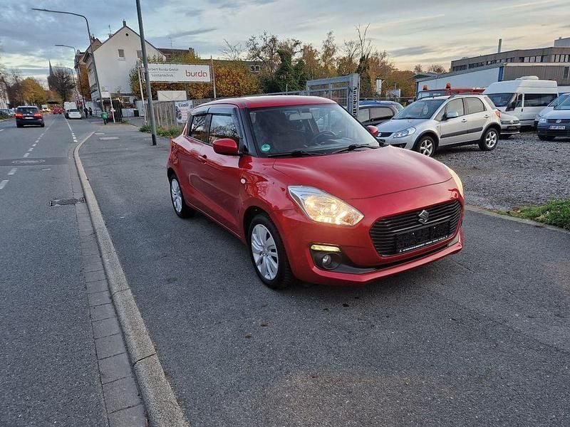 Gebraucht Suzuki Swift Basic 90 PS (66 kW) 2019 Rot Limousine