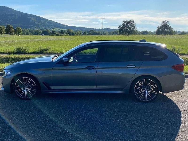 Gebraucht BMW 530 M Sport 265 PS (194 kW) 2018 Blau Kombi