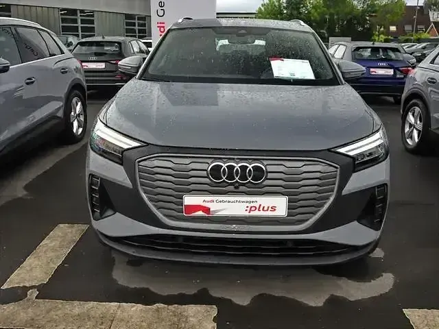Gebraucht Audi Q4 e-tron Comfort 144 kW (197 PS) 2023 Kieselgrau SUV