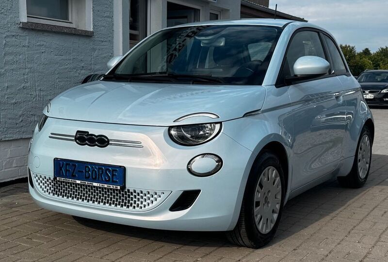 Blau Gebraucht 2021 Fiat 500e Icon Kleinwagen | 15.900 € (Guter Preis) - Bild 1/4