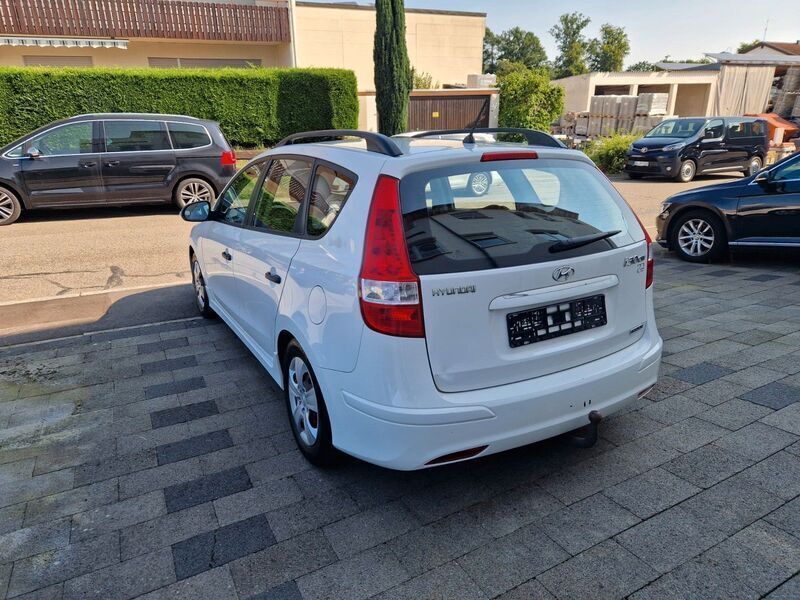 Gebraucht Hyundai i30 Classic 90 PS (66 kW) 2012 Weiß Kombi