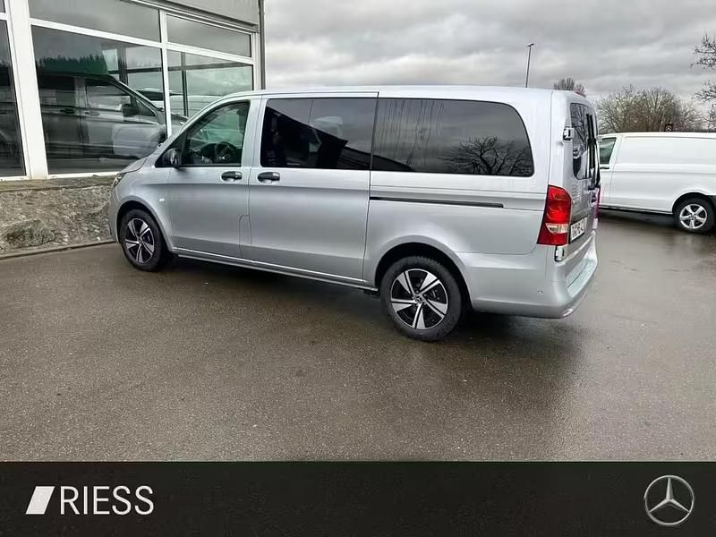 Gebraucht Mercedes Vito 190 PS (139 kW) 2026 Hightech silver Van