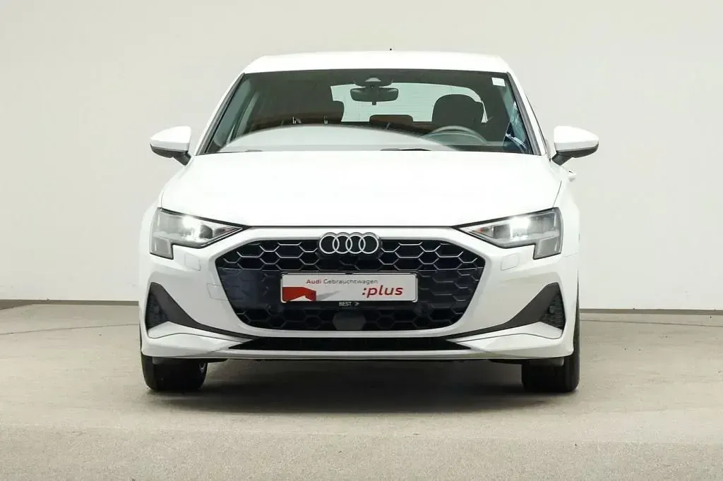 Gebraucht Audi A3 Advanced Plus 116 PS (85 kW) 2024 Arkonaweiß Limousine
