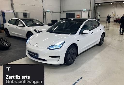 Weiß Gebraucht 2021 Tesla Model 3 Standard Range Limousine | 26.000 € (Fairer Preis) - Bild 1/4
