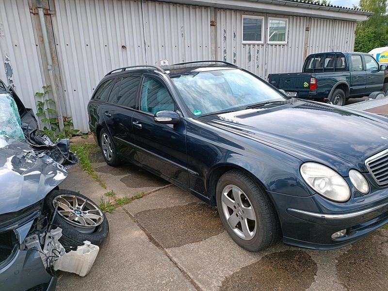 Gebraucht Mercedes E240 170 PS (125 kW) 2005 Blau Kombi