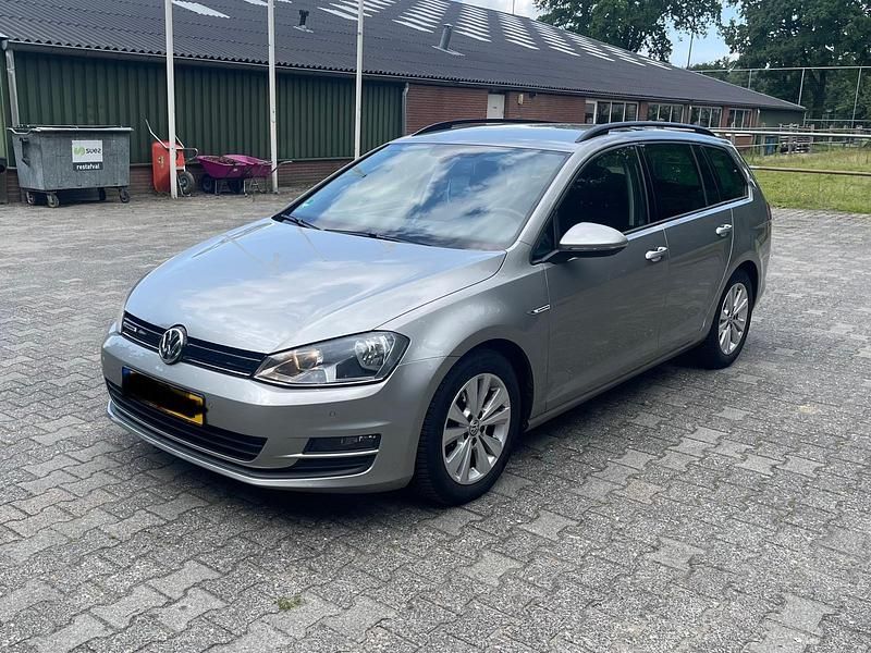 Silber Gebraucht 2016 VW Golf VII Kombi | 7.900 € (Etwas zu teuer) - Bild 1/4
