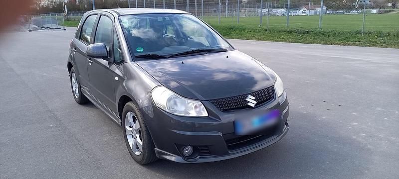 Gebraucht Suzuki SX4 107 PS (78 kW) 2010 Grau Limousine