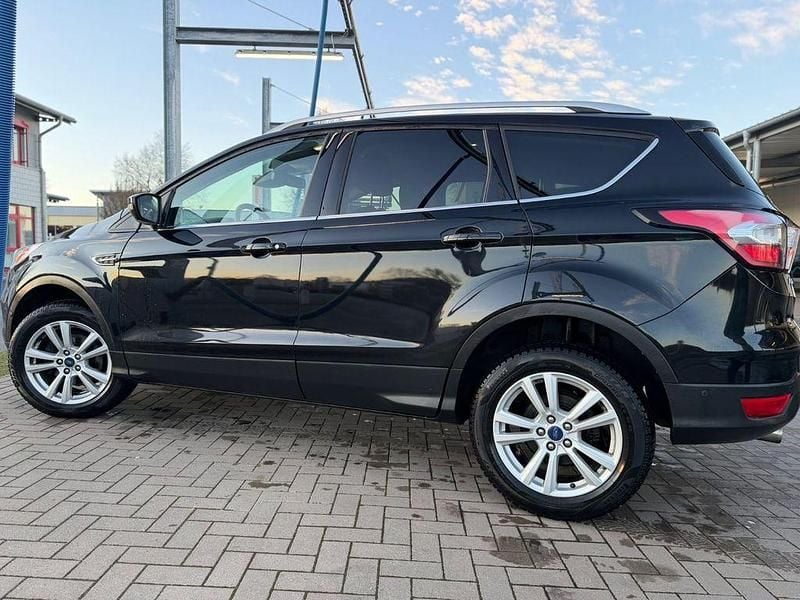 Gebraucht Ford Kuga Trend 150 PS (110 kW) 2016 Schwarz SUV