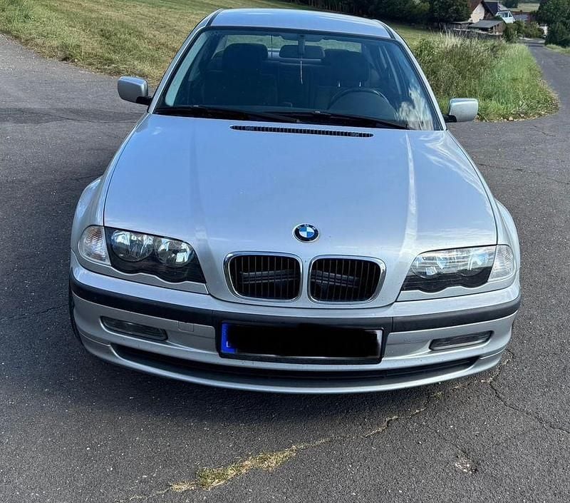 Silber Gebraucht 2001 BMW 320 Limousine | 1.600 € (Superpreis) - Bild 1/4