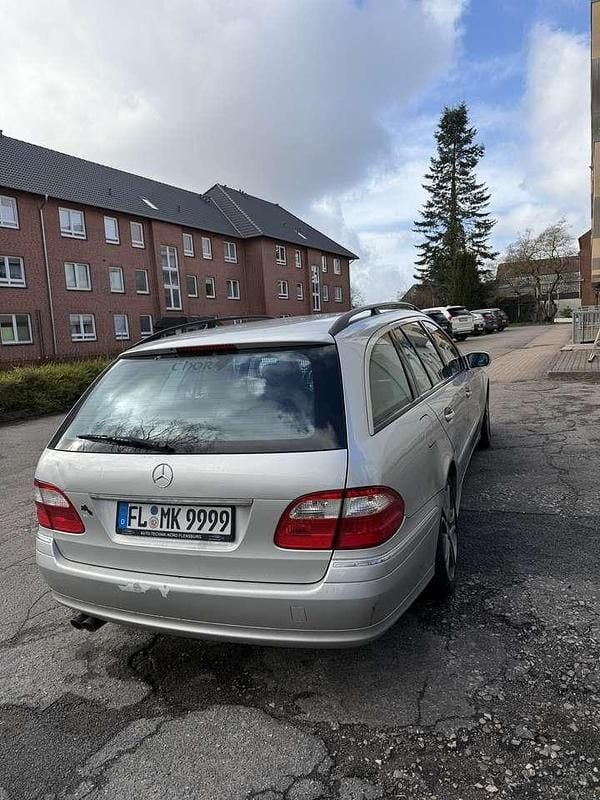 Gebraucht Mercedes E220 Avantgarde 150 PS (110 kW) 2004 Silber Limousine