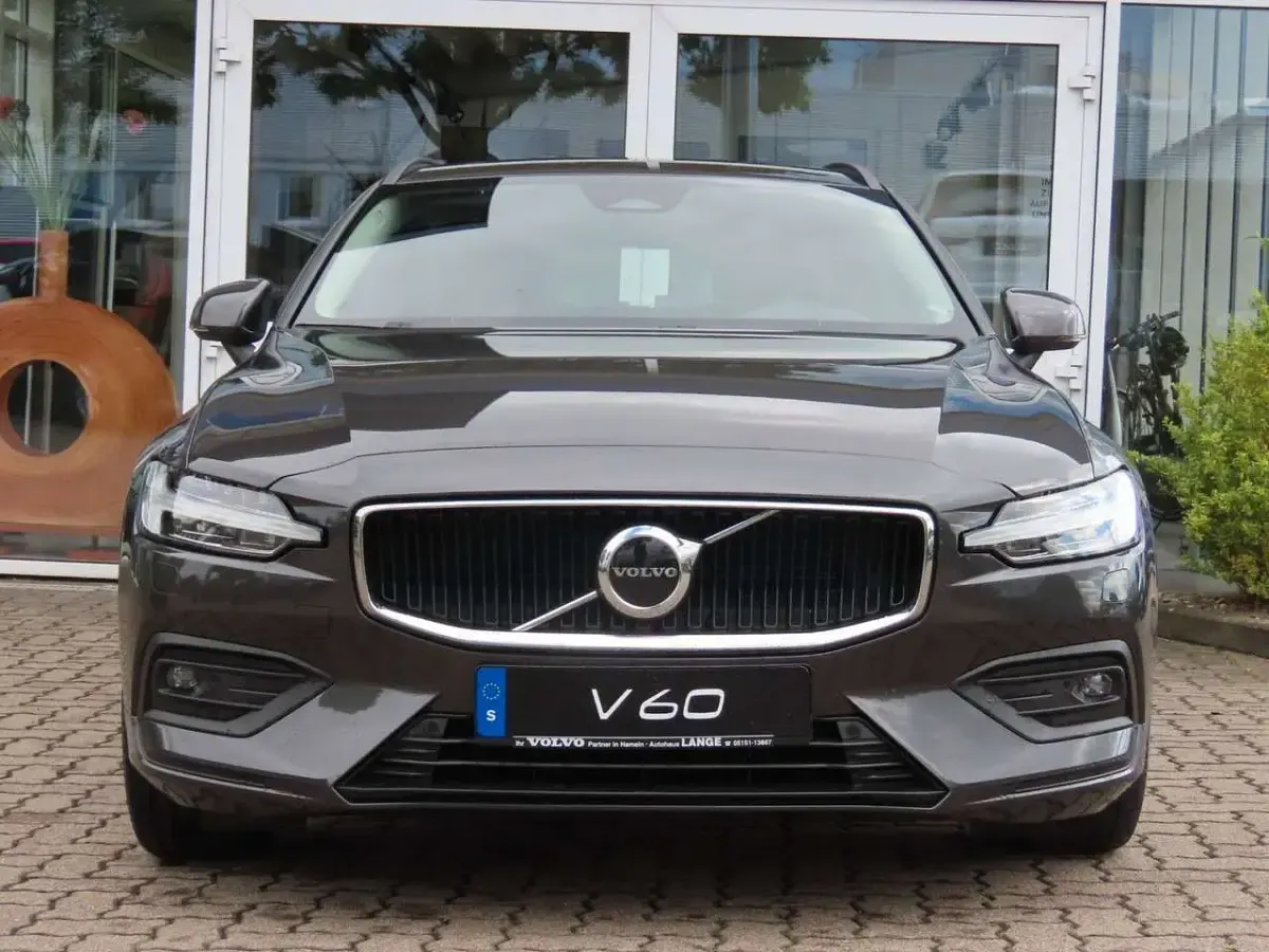 Gebraucht Volvo V60 Core 163 PS (119 kW) 2022 Particular grey Kombi