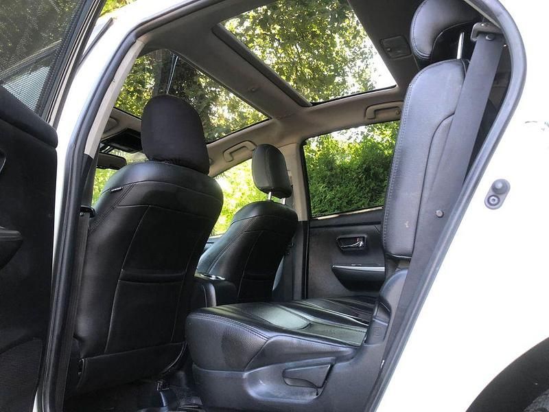 Weiß Gebraucht 2017 Toyota Prius+ Van / Kleinbus | 9.350 € (Superpreis) - Bild 1/4