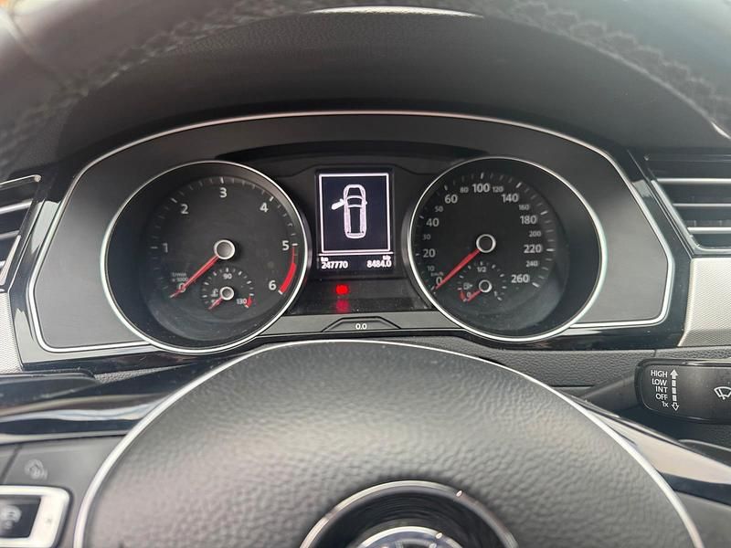 Gebraucht VW Passat 150 PS (110 kW) 2019 Silber Kombi