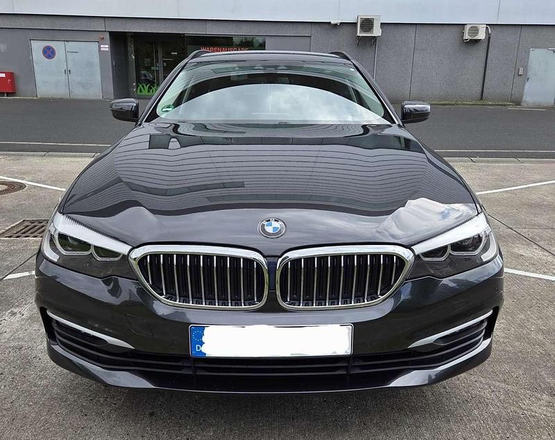 Andere farben Gebraucht 2019 BMW 530 Sport Line Kombi | 28.600 € (Guter Preis) - Bild 1/4