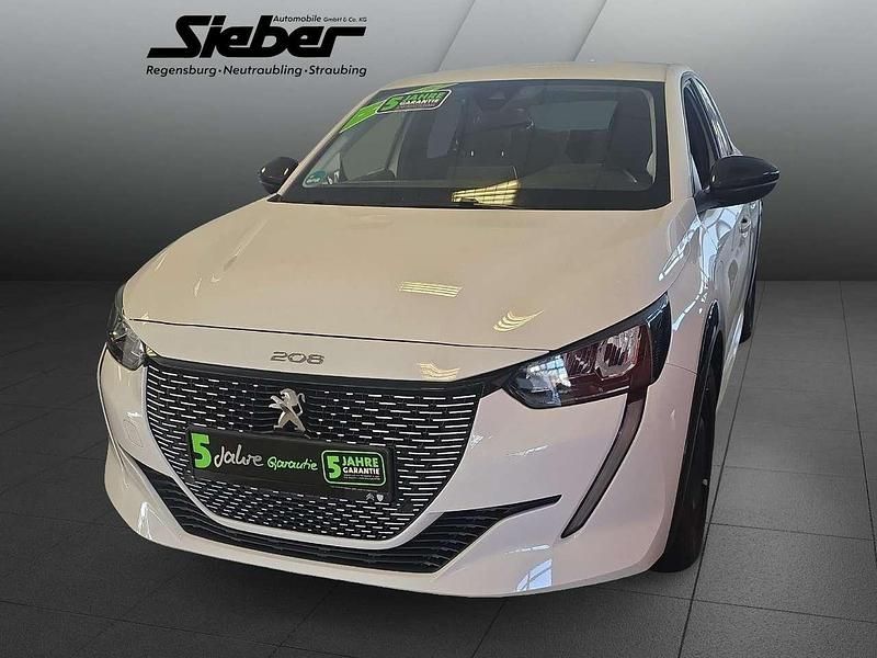 Gebraucht Peugeot e-208 Allure 100 kW (136 PS) 2023 Weiss banquise Kleinwagen