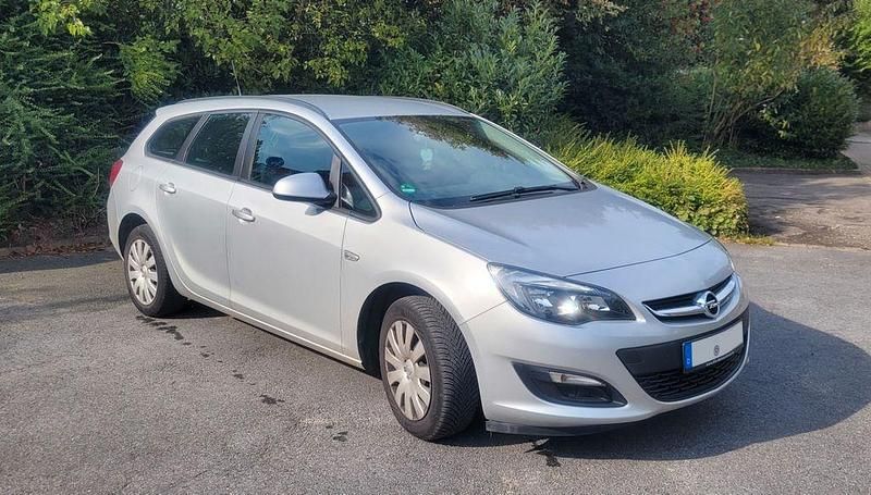Silber Gebraucht 2015 Opel Astra Kombi | 5.600 € (Fairer Preis) - Bild 1/4