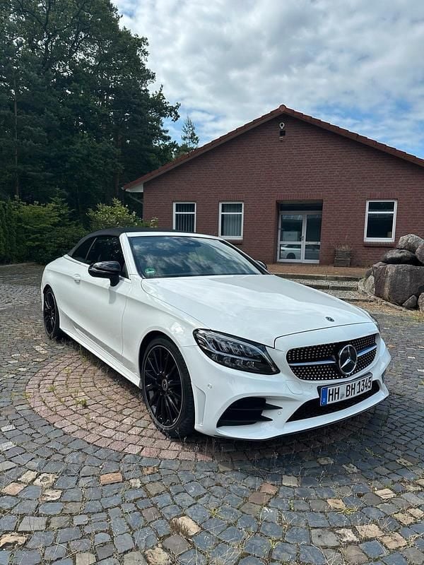 Weiß Gebraucht 2021 Mercedes C180 AMG Cabrio | 37.900 € - Bild 1/4